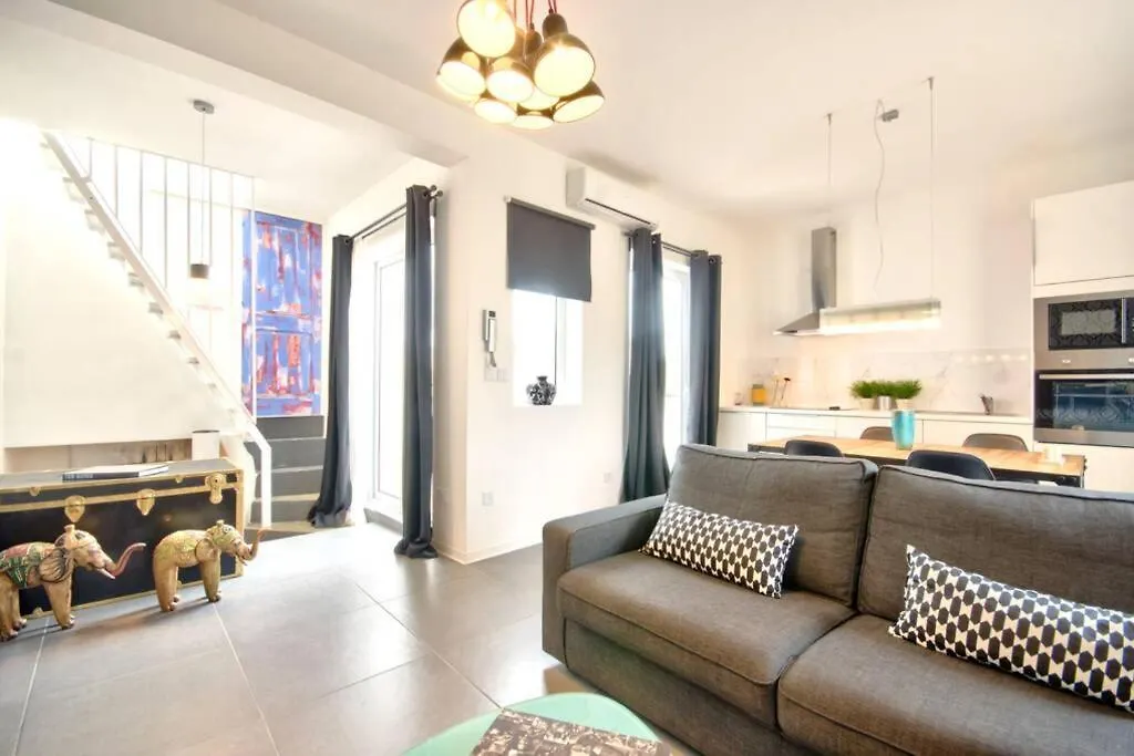 Valletta Art Penthouse With Seaview